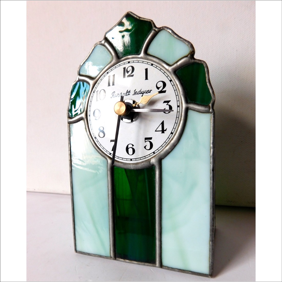 Ceas Tiffany vintage cu inscripția Renault Indycar - casă & stil de viață - decorațiuni de casă - decorațiuni de pereți - ceasuri de perete - Artynos.ro