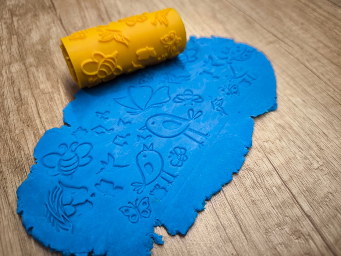 Cilindru de modelare cu motive florale de primăvară � Pentru modelarea plastilinei și a prăjiturilor � Imprimat 3D -  - Artynos.ro