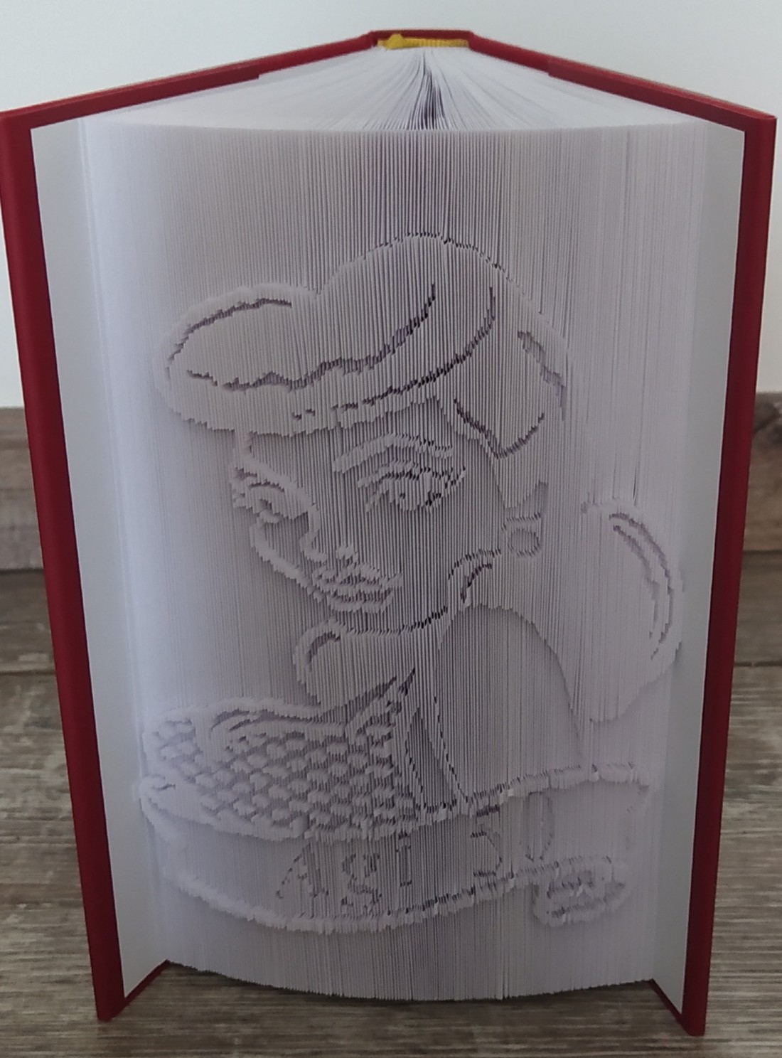 PineUp Girl carte sculptură cu inscripție personalizată - casă & stil de viață - accesorii pentru decorat casa - decorațiuni de masă și decorațiuni pentru rafturi  - sculptură de carte, carte pliată - Artynos.ro