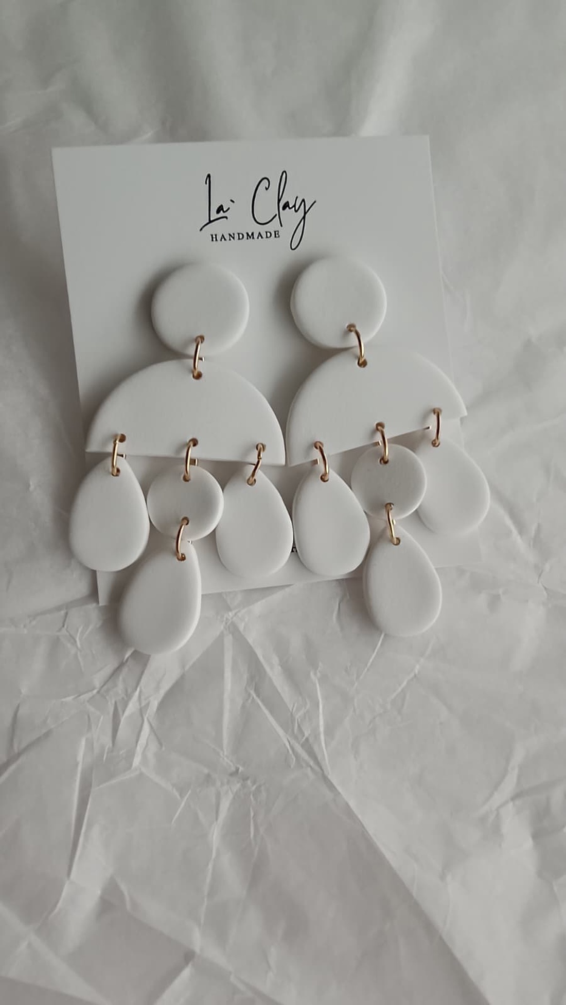 Cercei Albi Boho lucrati manual din lut polimeric - bijuterii - cercei - cercei lungi - Artynos.ro