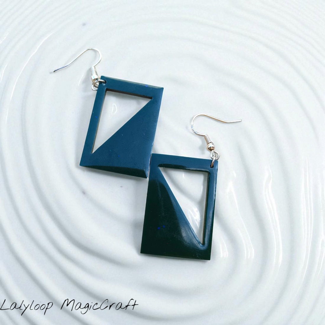 Cercei handmade din rășină model Verde Geometric - bijuterii - cercei - cercei agățați - Artynos.ro Cercei handmade din rășină model Verde Geometric - bijuterii - cercei - cercei agățați - Artynos.ro