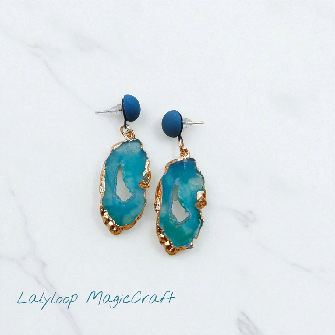 Cercei handmade din rășină model Laguna Albastră - bijuterii - cercei - cercei cu buline - Artynos.ro Cercei handmade din rășină model Laguna Albastră - bijuterii - cercei - cercei cu buline - Artynos.ro