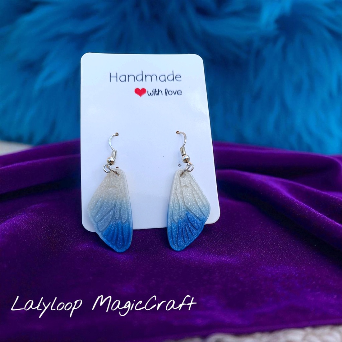 Cercei handmade din rășină model Aripă de înger albastru - bijuterii - cercei - cercei agățați - Artynos.ro Cercei handmade din rășină model Aripă de înger albastru - bijuterii - cercei - cercei agățați - Artynos.ro