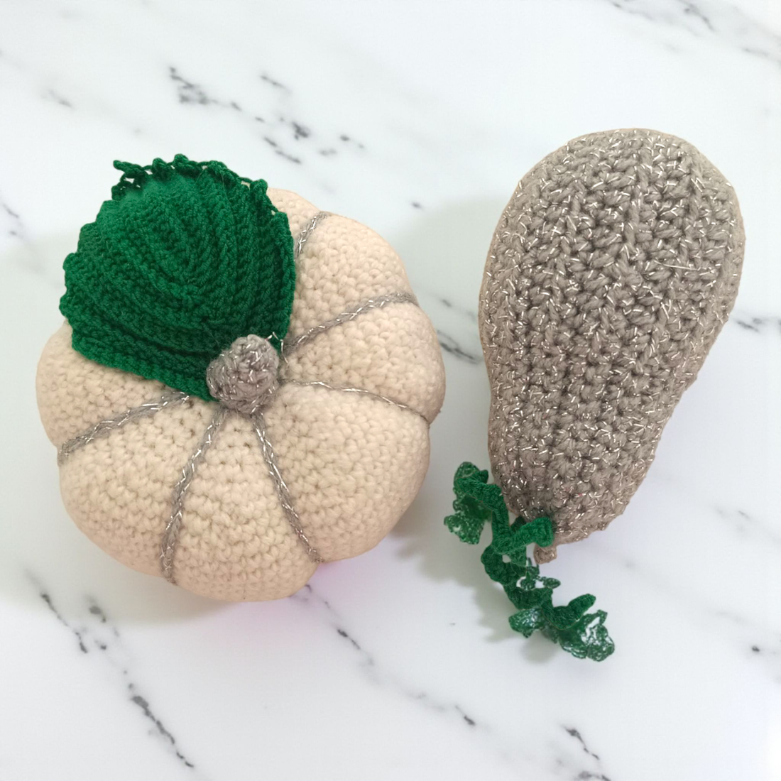 Set croșetat elegant de toamnă  gnom, dovleac rotund și dovleac alungit argintiu  Lalyloop MagicCraft  - casă & stil de viață - accesorii pentru decorat casa - halloween - tot ce ai nevoie pentru petrecere! - ornamente de halloween - Artynos.ro Set croșetat elegant de toamnă  gnom, dovleac rotund și dovleac alungit argintiu  Lalyloop MagicCraft  - casă & stil de viață - accesorii pentru decorat casa - halloween - tot ce ai nevoie pentru petrecere! - ornamente de halloween - Artynos.ro