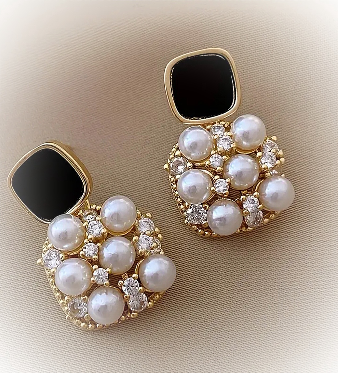 Cercei mini perle - bijuterii - cercei - Artynos.ro