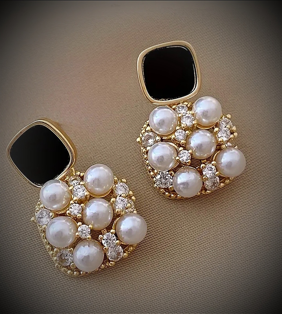 Cercei mini perle - bijuterii - cercei - Artynos.ro