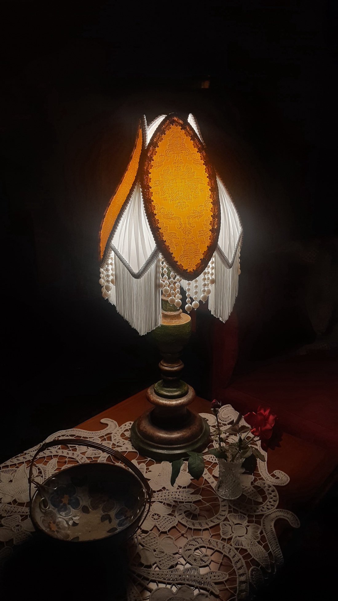 Abajur cusut manual in stil Victorian - casă & stil de viață - lămpi și corpuri de iluminat - lampă de ambianță - Artynos.ro Abajur cusut manual in stil Victorian - casă & stil de viață - lămpi și corpuri de iluminat - lampă de ambianță - Artynos.ro
