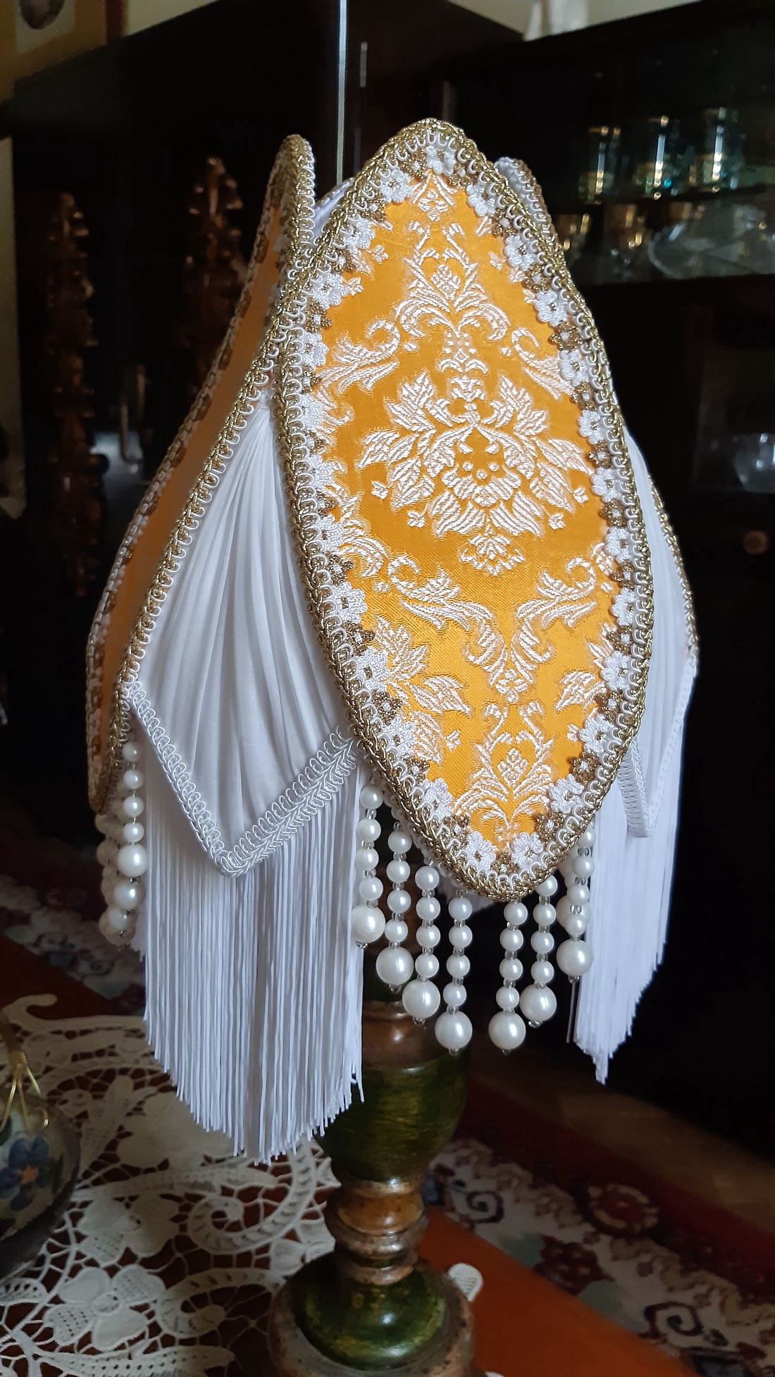 Abajur cusut manual in stil Victorian - casă & stil de viață - lămpi și corpuri de iluminat - lampă de ambianță - Artynos.ro Abajur cusut manual in stil Victorian - casă & stil de viață - lămpi și corpuri de iluminat - lampă de ambianță - Artynos.ro