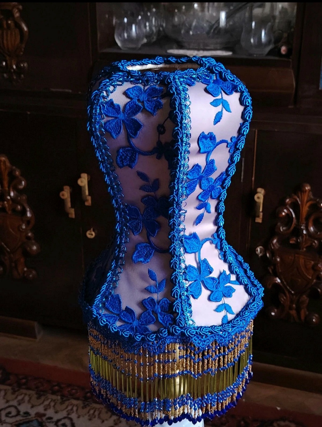 Abajur cusut de mana din dantela si franjuri de margele - casă & stil de viață - lămpi și corpuri de iluminat - lampă de ambianță - Artynos.ro