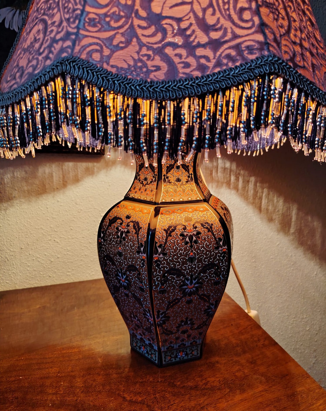 Ceramic lamp with hand-sewn lampshade and beaded fringe - casă & stil de viață - lămpi și corpuri de iluminat - candelabru - Artynos.ro