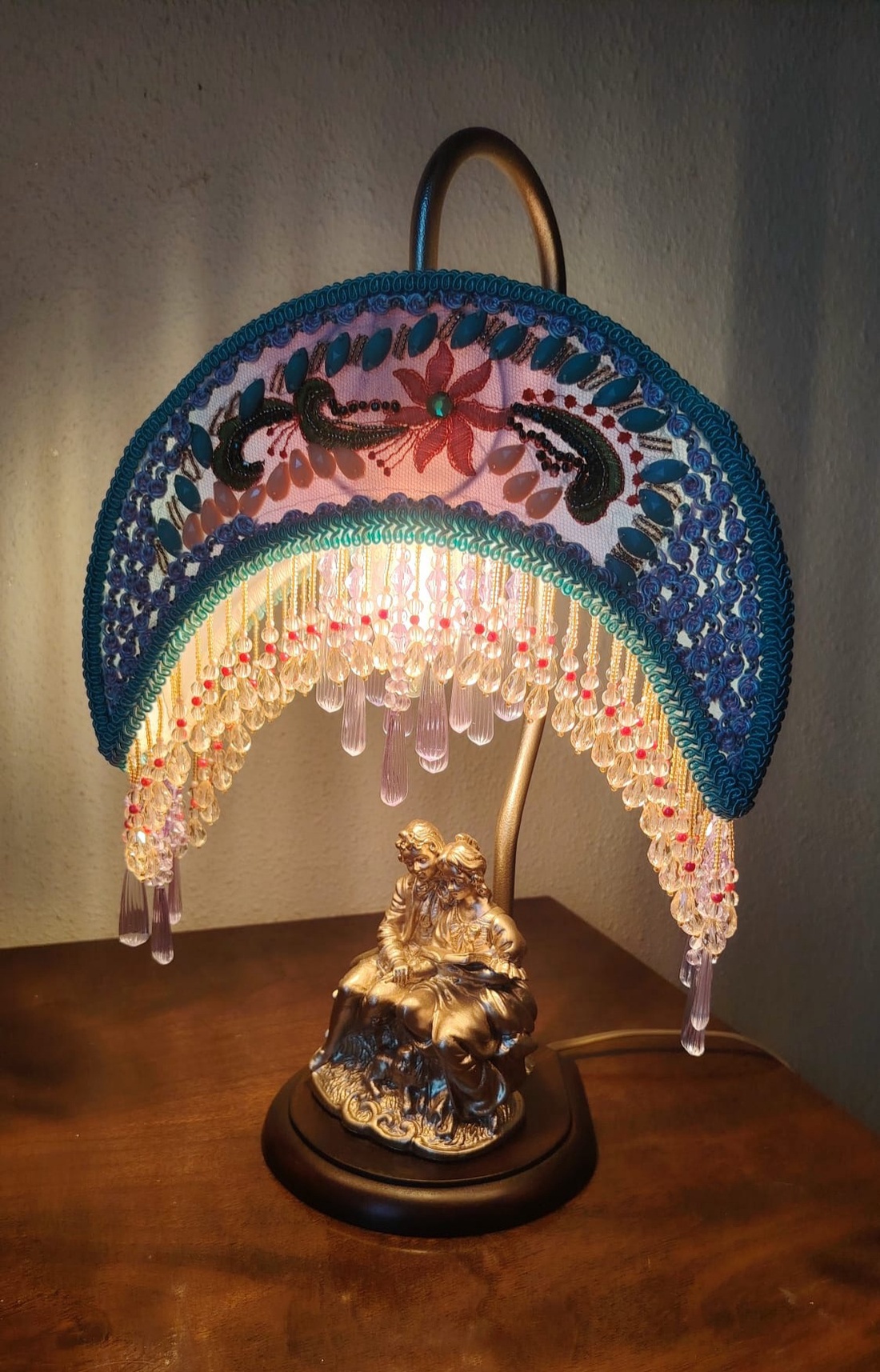 Vintage romantic table lamp with a hand-sewn crescent-shaped moon lampshade - casă & stil de viață - lămpi și corpuri de iluminat - lampă de ambianță - Artynos.ro