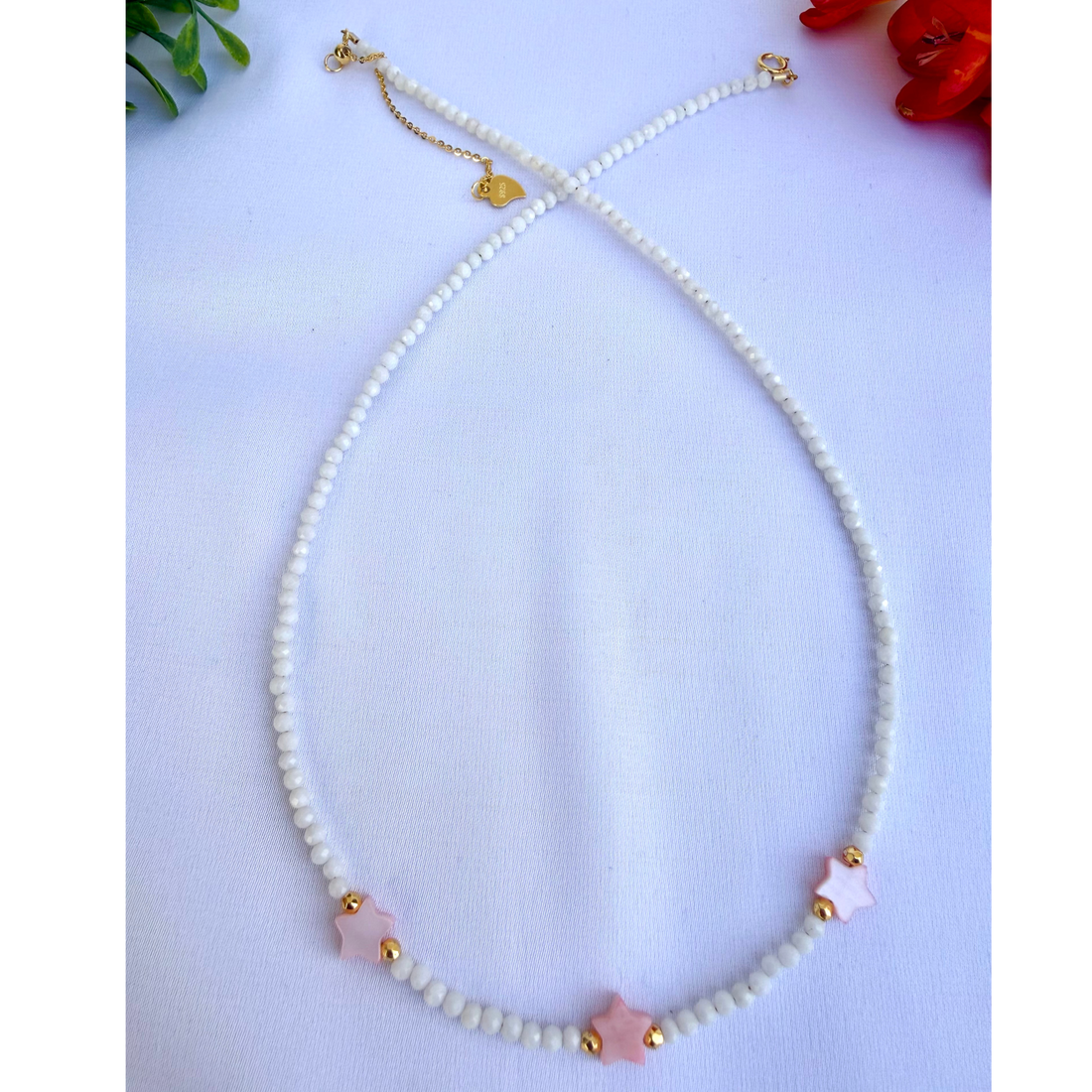 Colier elegant coral cu steluțe roz - bijuterii - coliere - coliere din pietre semiprețioase - Artynos.ro