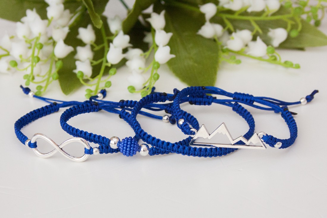 Brățară macramé împletită - Mărgele albastru - - Artynos.ro Brățară macramé împletită - Mărgele albastru - - Artynos.ro