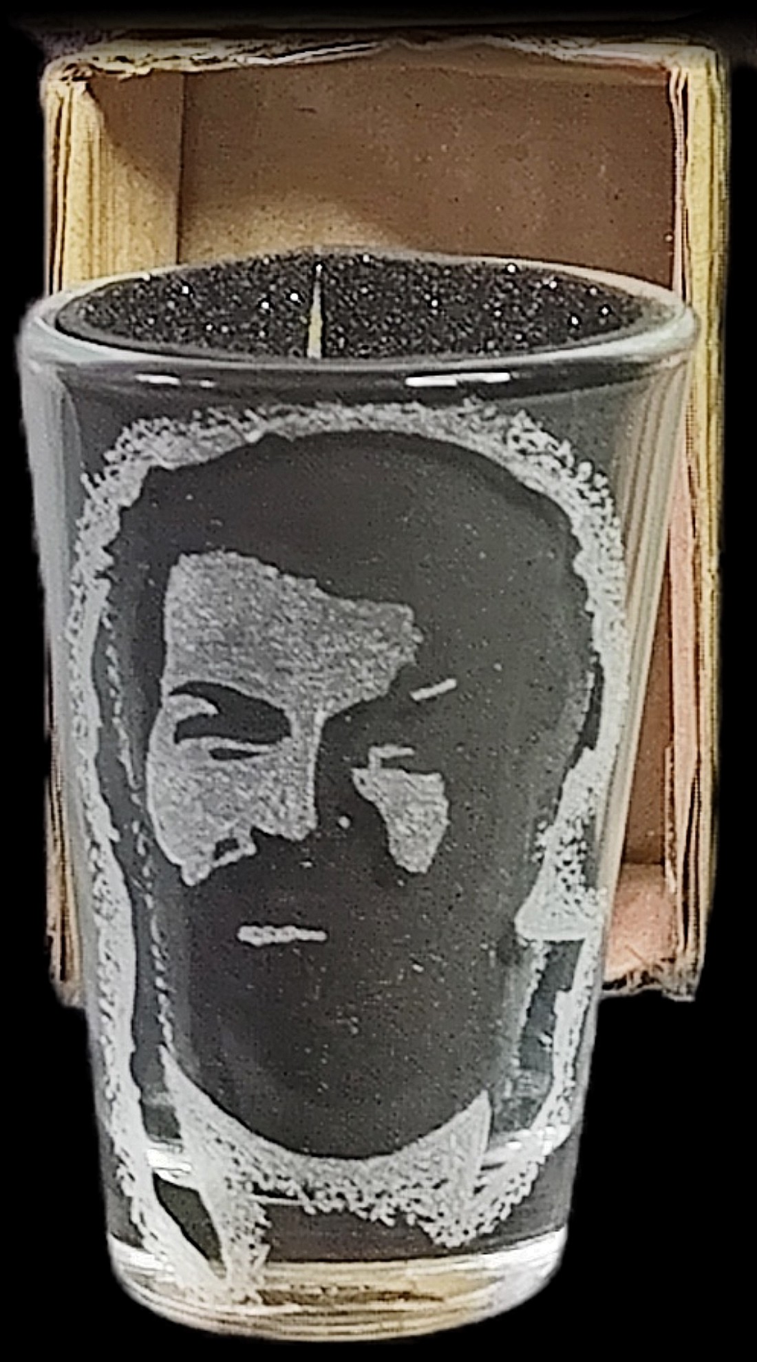 Pahar de băuturi spirtoase din sticlă, cu model Bud Spencer, gravat manual  -  - Artynos.ro