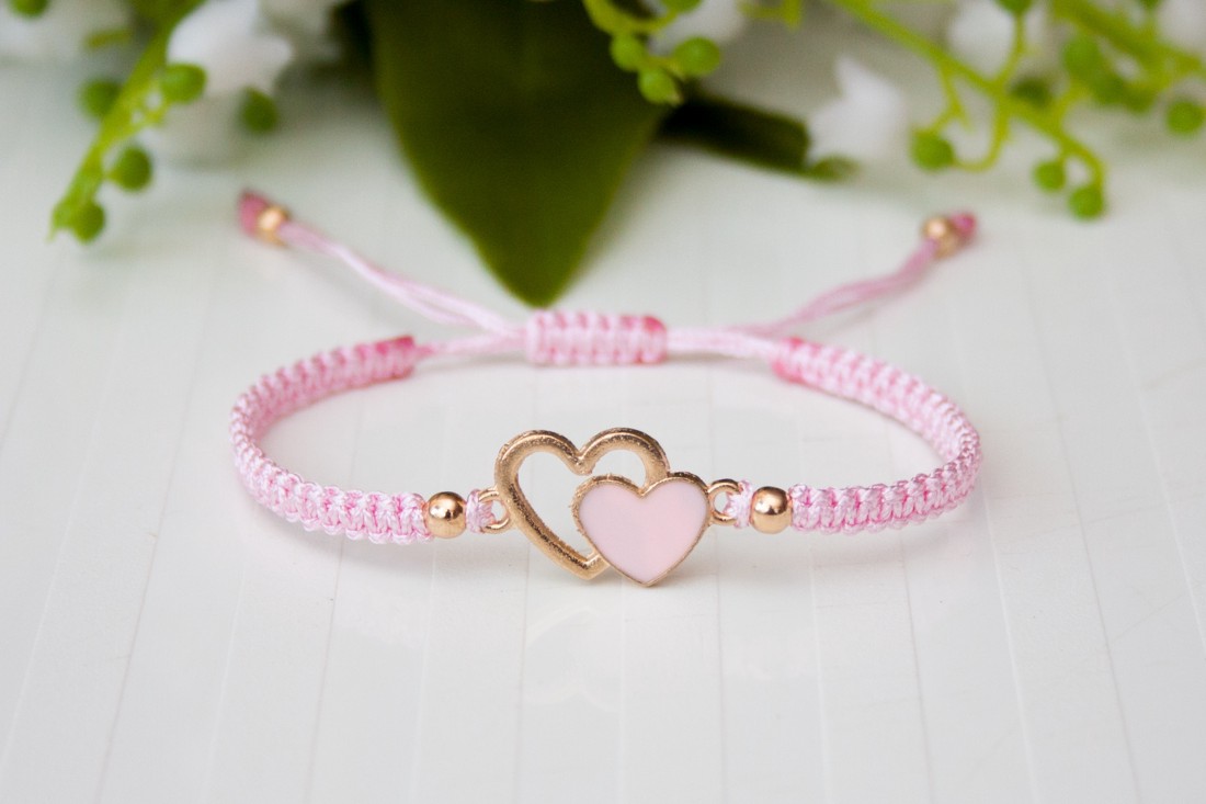 Brățară macramé împletită - Hearts roz deschis -  - Artynos.ro
