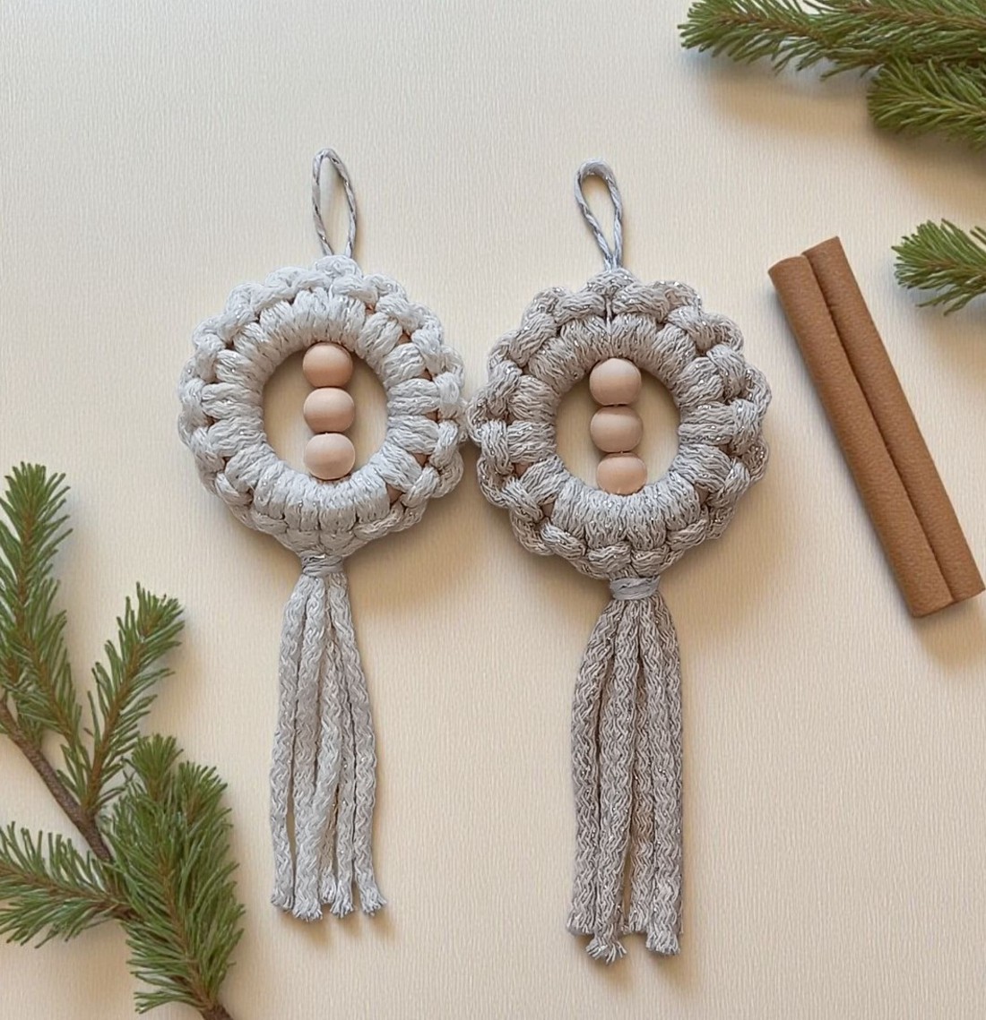 Macrame pandantiv ornament pereche - bej strălucitor, ecru -  - Artynos.ro Macrame pandantiv ornament pereche - bej strălucitor, ecru -  - Artynos.ro