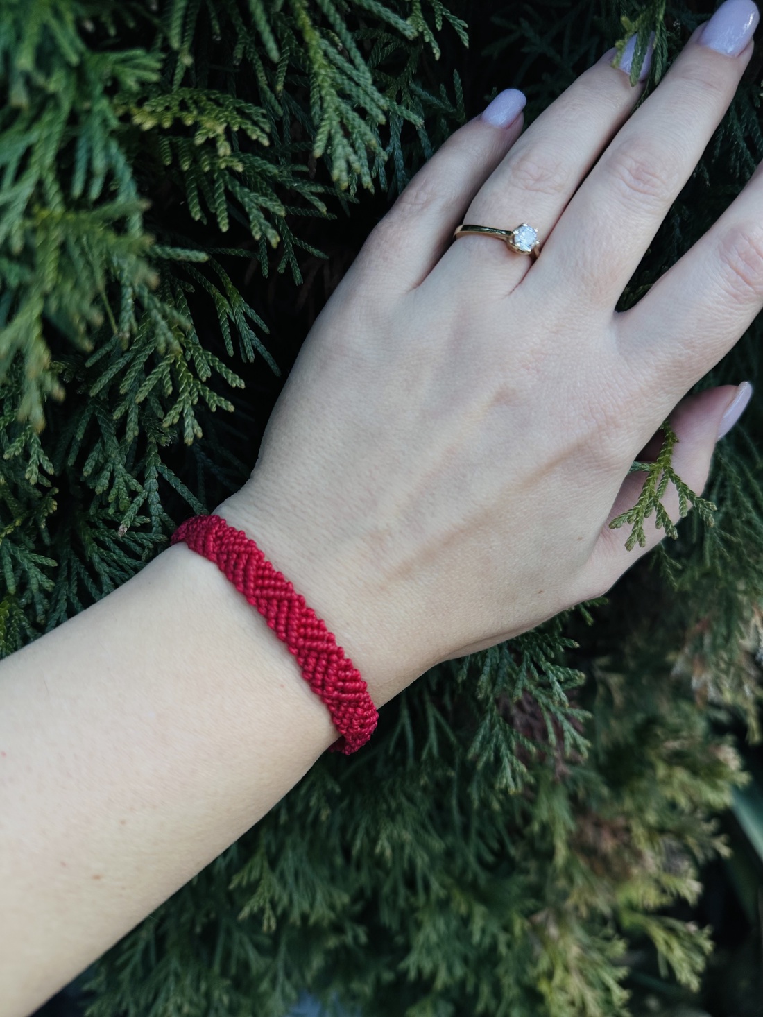 Brățară roșie împletită, ajustabilă, lucrată manual - bijuterii - brățări - brățări împletite - Artynos.ro