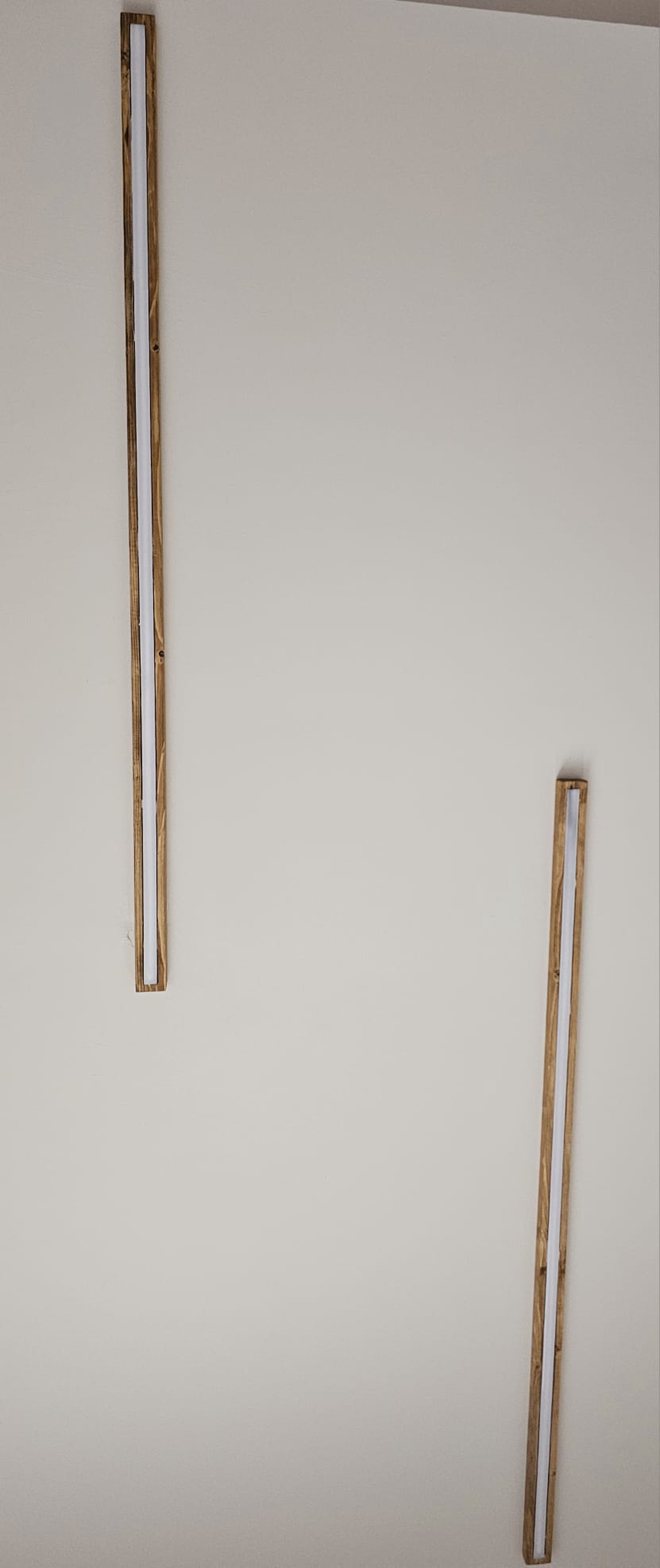 Aplica de Lemn cu Led, Handmade Minimalist, 100x5x2cm, cu lumina calda sau neutra � Design Unic - casă & stil de viață - lămpi și corpuri de iluminat - lampă de ambianță - Artynos.ro