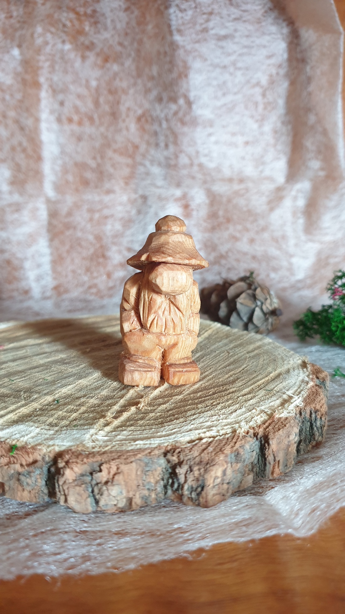 Pitici sculptati din lemn - arte vizuale și accesorii - sculptură - statuie lemn - Artynos.ro Pitici sculptati din lemn - arte vizuale și accesorii - sculptură - statuie lemn - Artynos.ro