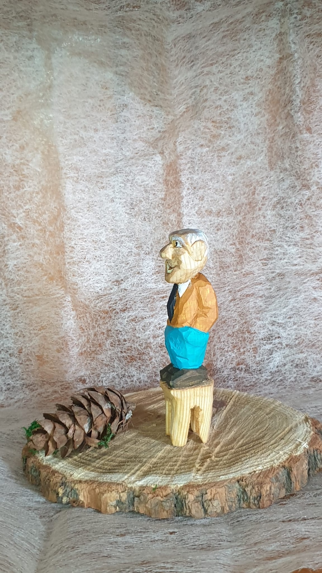 Batranel sculptat - arte vizuale și accesorii - sculptură - statuie lemn - Artynos.ro Batranel sculptat - arte vizuale și accesorii - sculptură - statuie lemn - Artynos.ro