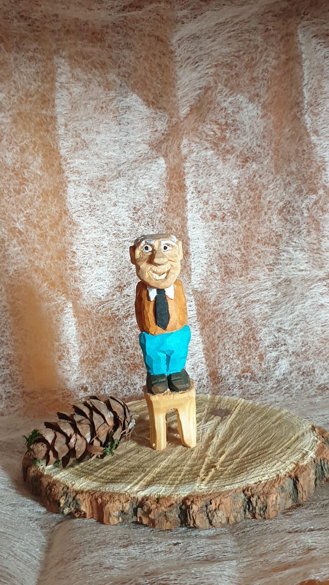 Batranel sculptat - arte vizuale și accesorii - sculptură - statuie lemn - Artynos.ro Batranel sculptat - arte vizuale și accesorii - sculptură - statuie lemn - Artynos.ro
