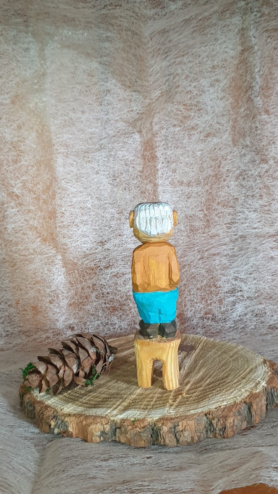 Batranel sculptat - arte vizuale și accesorii - sculptură - statuie lemn - Artynos.ro Batranel sculptat - arte vizuale și accesorii - sculptură - statuie lemn - Artynos.ro