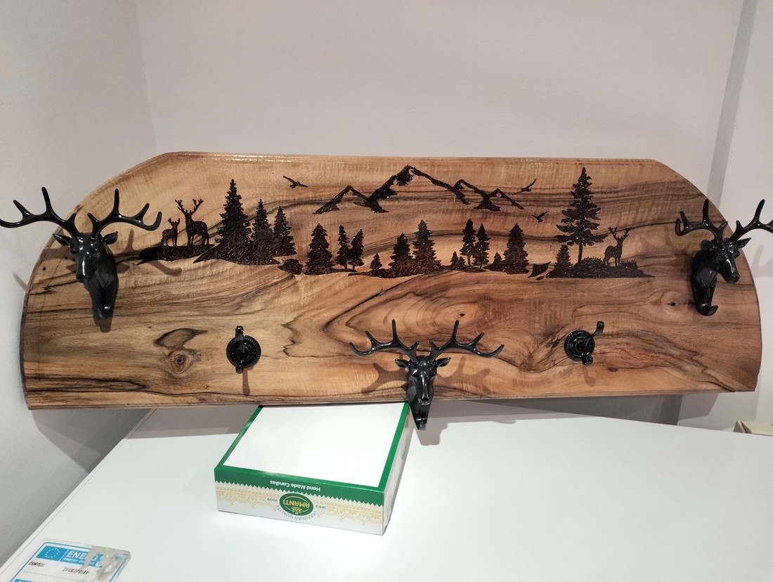 Cuier rustic - accessorii și unelte - lemn - mobilă - Artynos.ro Cuier rustic - accessorii și unelte - lemn - mobilă - Artynos.ro