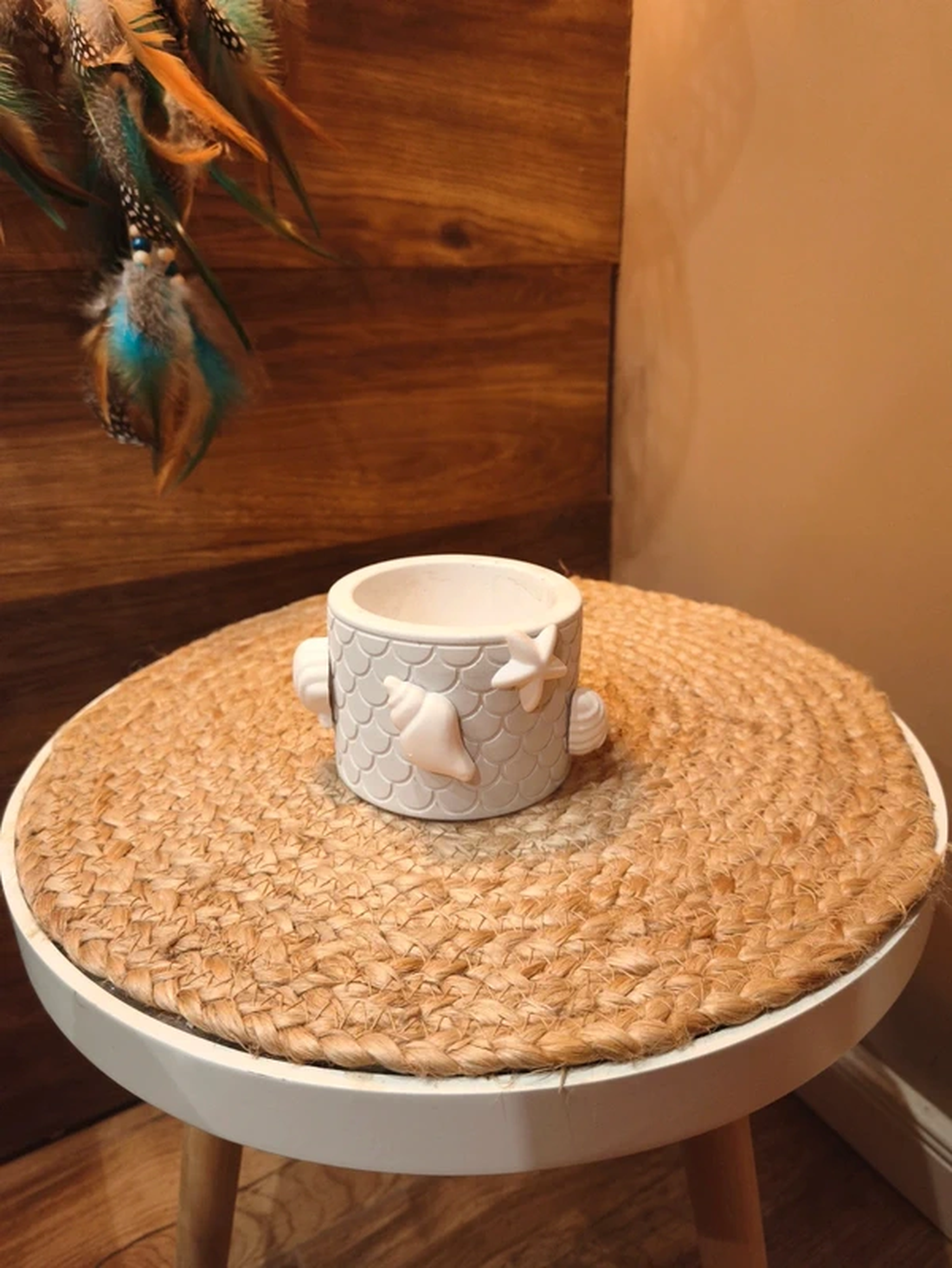 Ghiveci gri-alb, textura solzi, cu tema marina - casă & stil de viață - decorațiuni de casă - accesorii florale - ghiveci de plante - Artynos.ro