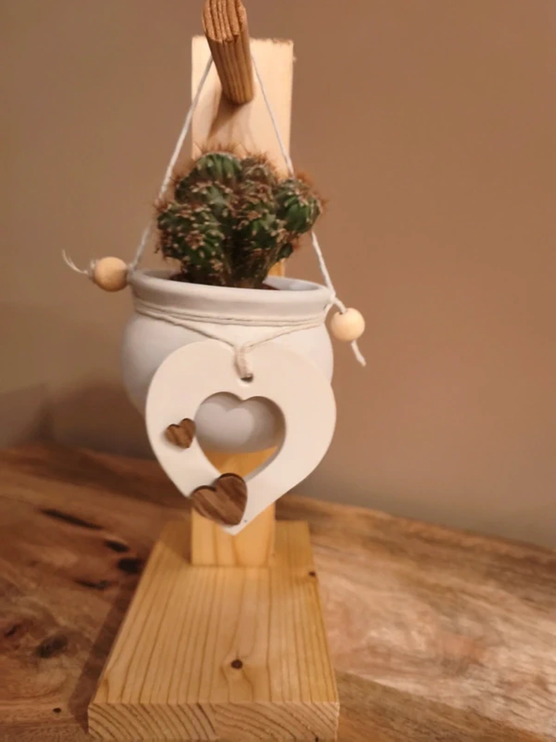 Ghiveci suspendat cu suport din lemn, shabby-chic - casă & stil de viață - decorațiuni de casă - accesorii florale - ghiveci de plante - Artynos.ro