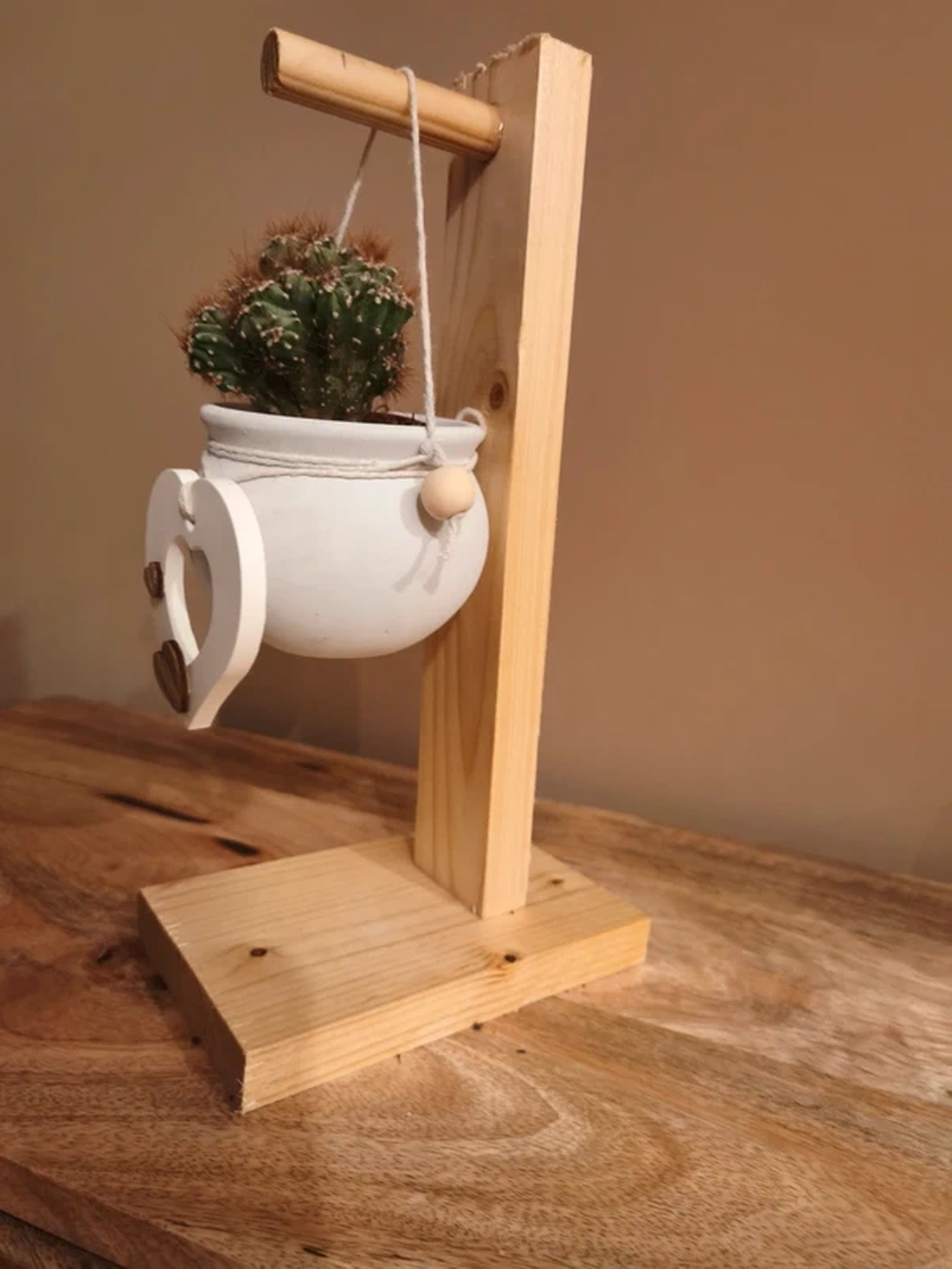 Ghiveci suspendat cu suport din lemn, shabby-chic - casă & stil de viață - decorațiuni de casă - accesorii florale - ghiveci de plante - Artynos.ro