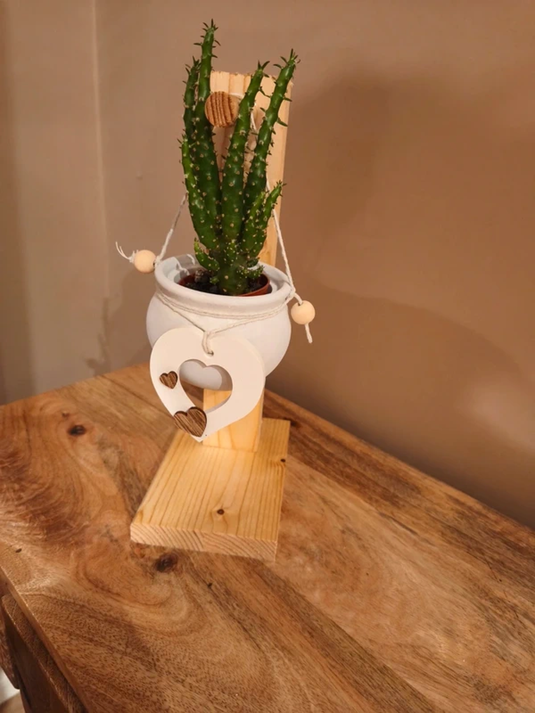 Ghiveci suspendat cu suport din lemn, shabby-chic - casă & stil de viață - decorațiuni de casă - accesorii florale - ghiveci de plante - Artynos.ro