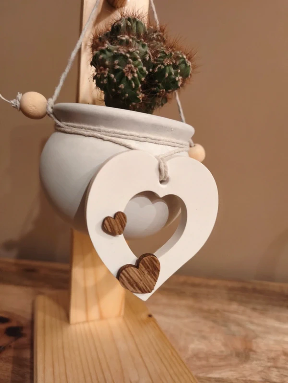 Ghiveci suspendat cu suport din lemn, shabby-chic - casă & stil de viață - decorațiuni de casă - accesorii florale - ghiveci de plante - Artynos.ro