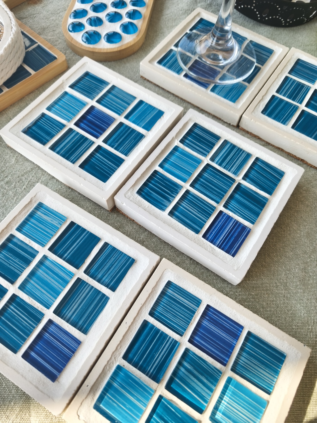 Set 2 coasters mozaic albastru sticla - casă & stil de viață - echipamente de bucătărie - accesorii de servire - accesorii de băutură - suport de băuturi - Artynos.ro