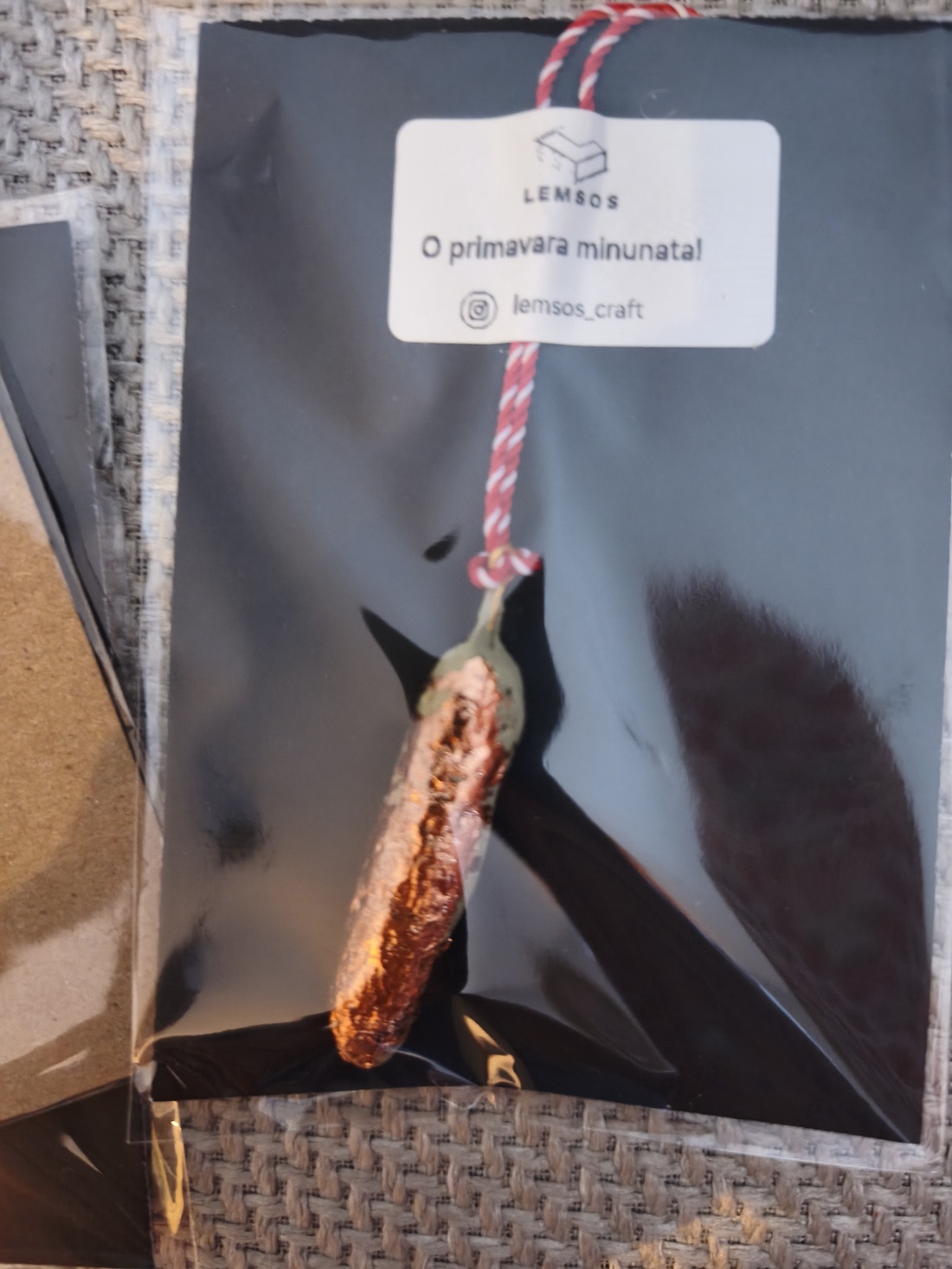 Martisor ceramica, foita aurita - bijuterii - mărțișor - Artynos.ro