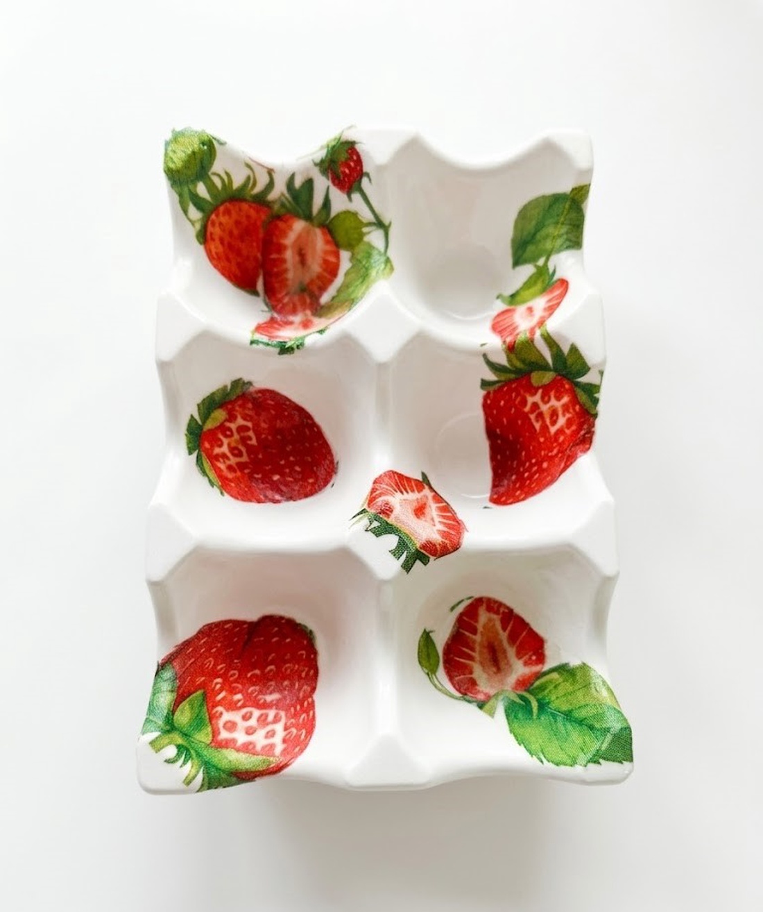 Suport de ouă model capsuni, perfect pentru masa de Paște - decor de sărbători - decorațiuni de paște - decor masă de paște - Artynos.ro