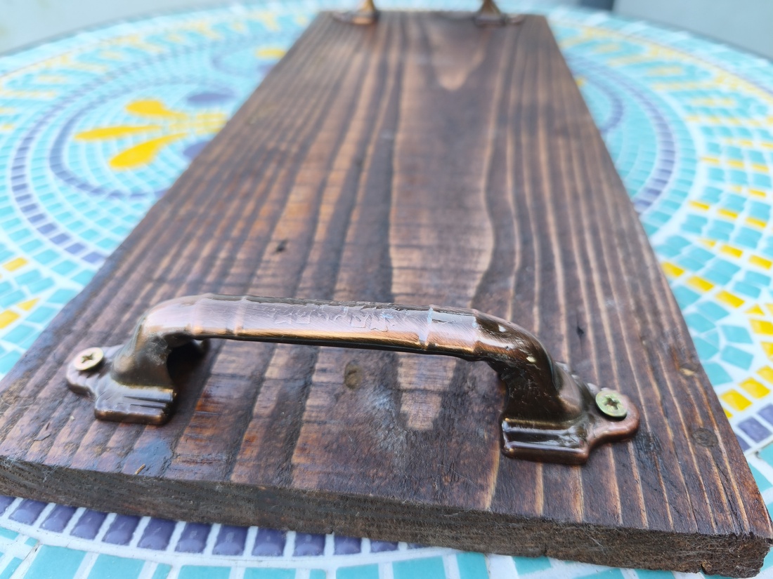 Tava decorativă de lemn cu mânere de alamă - casă & stil de viață - decorațiuni de casă - decorațiuni de masă și rafturi - decorațiuni de masă - Artynos.ro