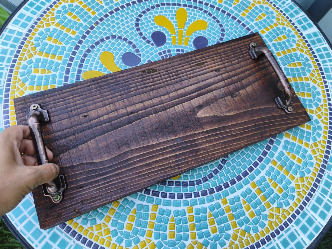 Tava decorativă de lemn cu mânere de alamă - casă & stil de viață - decorațiuni de casă - decorațiuni de masă și rafturi - decorațiuni de masă - Artynos.ro
