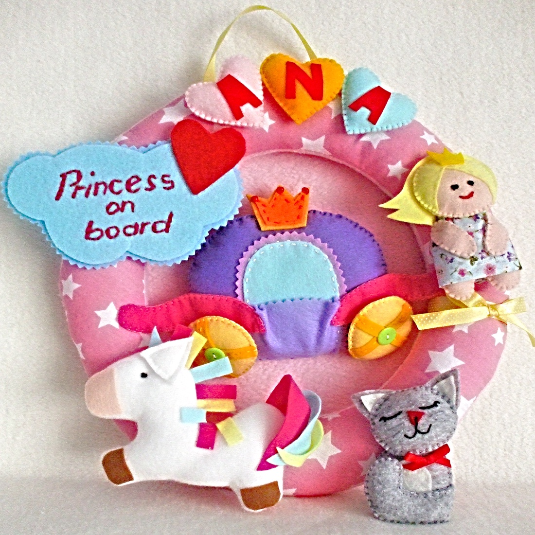 Coronita decorativa pentru fetita ,decoratiune personalizata ,cadou pentru botez ,printesa si unicorn din fetru. - jucării și echipamente pentru copii - daruri de botez - Artynos.ro Coronita decorativa pentru fetita ,decoratiune personalizata ,cadou pentru botez ,printesa si unicorn din fetru. - jucării și echipamente pentru copii - daruri de botez - Artynos.ro