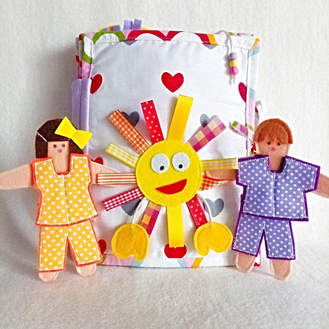 Carte textila ,8 pagini cu 2 papusi din fetru si activitati zilnice ,jucarie educativa pentru 3 ani + - jucării și echipamente pentru copii - cărți pentru copii, cărți textile - Artynos.ro Carte textila ,8 pagini cu 2 papusi din fetru si activitati zilnice ,jucarie educativa pentru 3 ani + - jucării și echipamente pentru copii - cărți pentru copii, cărți textile - Artynos.ro