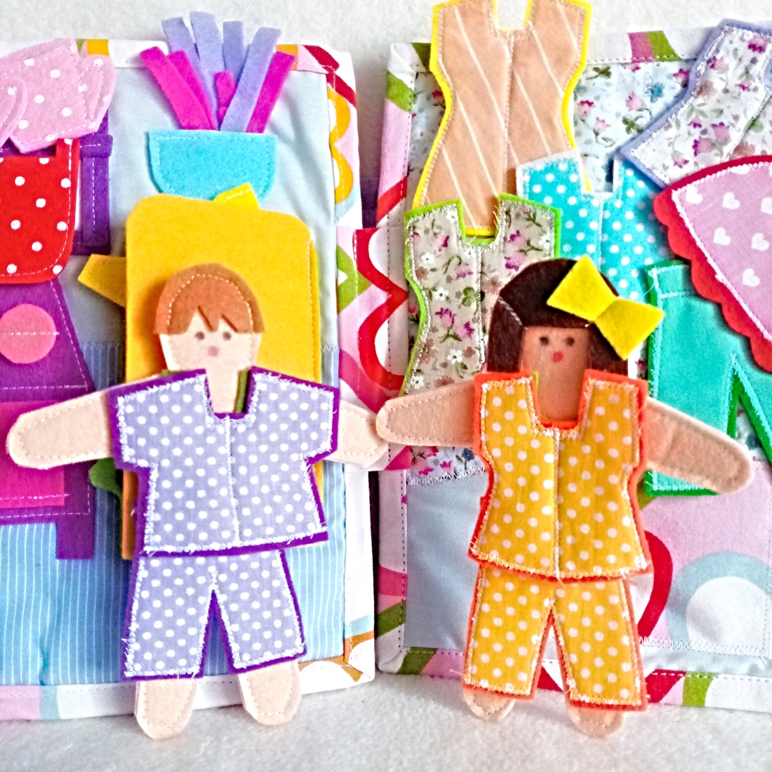 Carte textila ,8 pagini cu 2 papusi din fetru si activitati zilnice ,jucarie educativa pentru 3 ani + - jucării și echipamente pentru copii - cărți pentru copii, cărți textile - Artynos.ro Carte textila ,8 pagini cu 2 papusi din fetru si activitati zilnice ,jucarie educativa pentru 3 ani + - jucării și echipamente pentru copii - cărți pentru copii, cărți textile - Artynos.ro