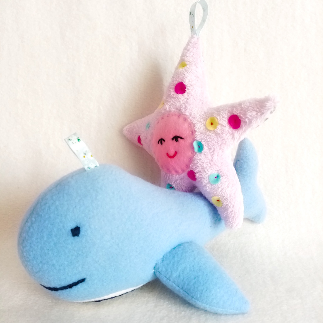 Jucarii de plush cu tema marina , fa-ti singur carusel pentru bebe ,jucarii pentru aparat de gimnastica. - jucării și echipamente pentru copii - plușuri - figurine de pluș - Artynos.ro Jucarii de plush cu tema marina , fa-ti singur carusel pentru bebe ,jucarii pentru aparat de gimnastica. - jucării și echipamente pentru copii - plușuri - figurine de pluș - Artynos.ro