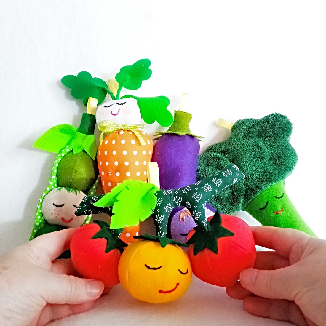 Construieste o ghirlanda decorativa din legume , set de jucarii pentru copii ,baby legume pentru decorat camera. - jucării și echipamente pentru copii - plușuri - legume, fructe de pluș - Artynos.ro