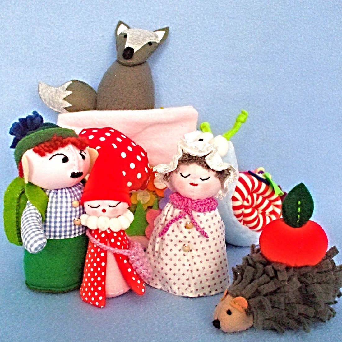 Scufita Rosie ,carte senzoriala cu papusi de poveste pentru prescolari. - jucării și echipamente pentru copii - cărți pentru copii, cărți textile - Artynos.ro Scufita Rosie ,carte senzoriala cu papusi de poveste pentru prescolari. - jucării și echipamente pentru copii - cărți pentru copii, cărți textile - Artynos.ro
