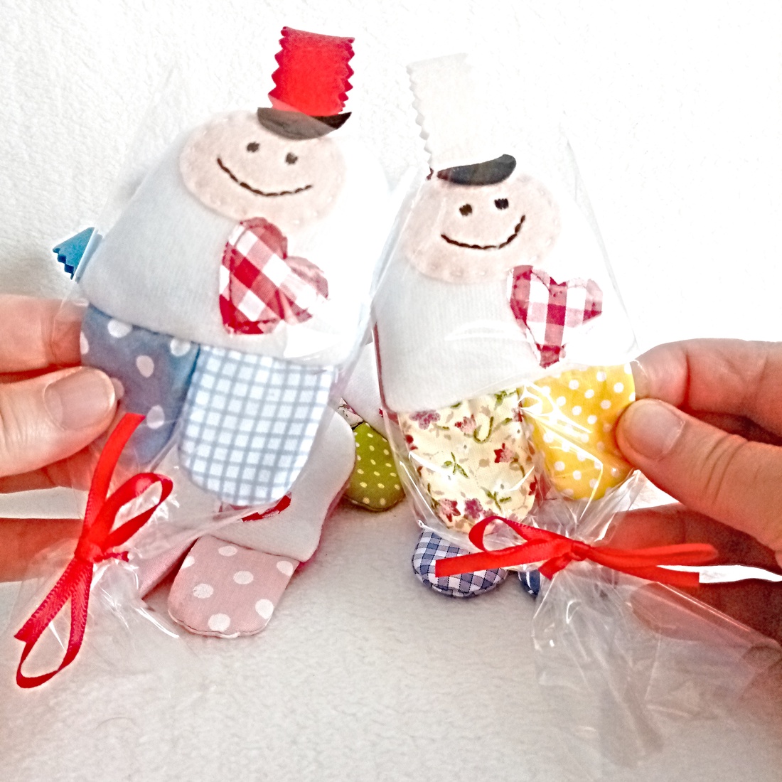 Marturii botez , breloc cadou pentru musafiri ,accesoriu pentru ghiozdane ,cadou pentru invatatoare. - jucării și echipamente pentru copii - cadouri baby shower - Artynos.ro Marturii botez , breloc cadou pentru musafiri ,accesoriu pentru ghiozdane ,cadou pentru invatatoare. - jucării și echipamente pentru copii - cadouri baby shower - Artynos.ro