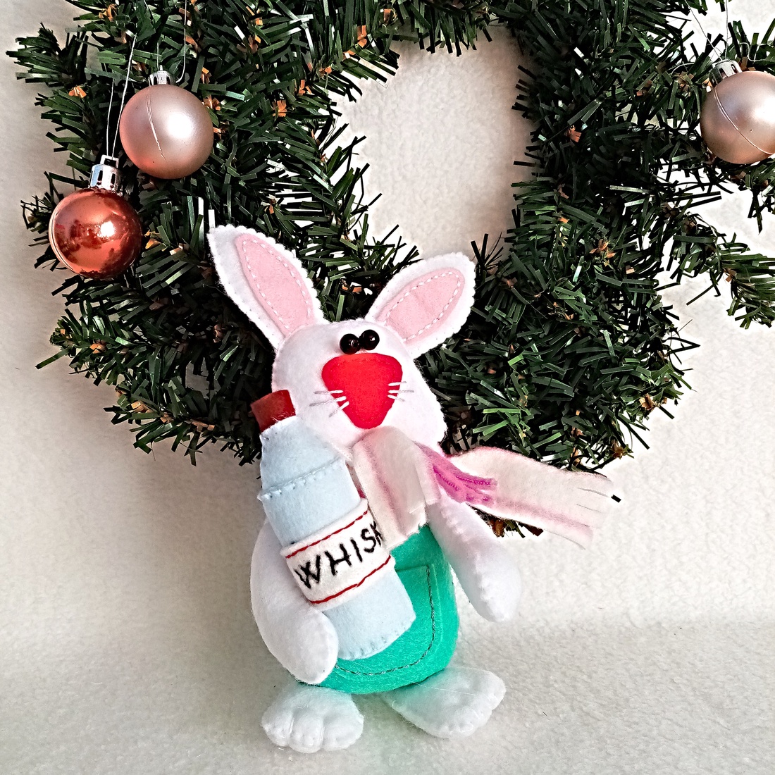 Iepure betivan ,decoratiune de Craciun ,Cadou jucarie  pentru impodobit  Pomul de Iarna. - crăciun - cadouri de moș crăciun - cadouri de moș crăciun - Artynos.ro