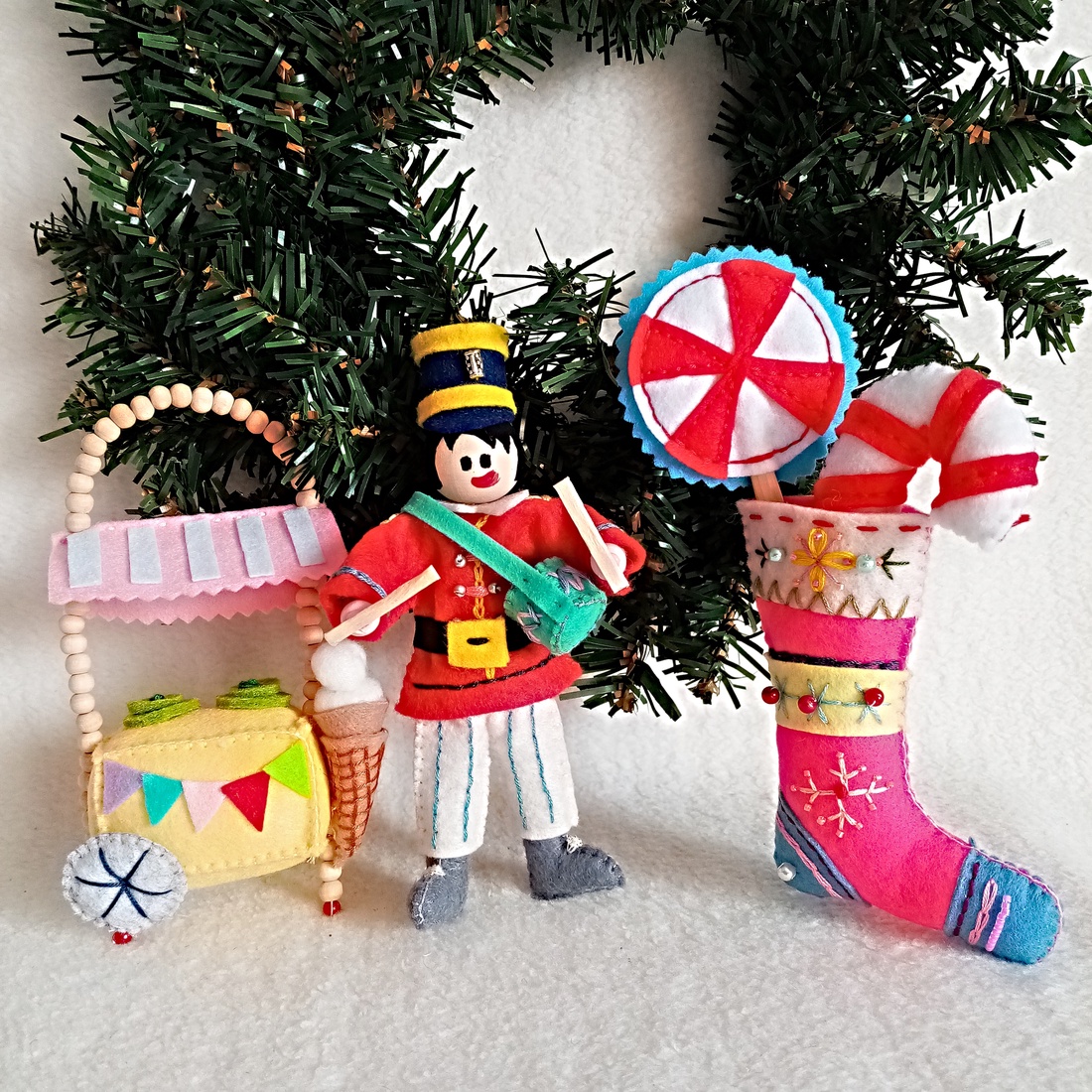 Set de ornamente pentru Craciun ,decoratii handmade pentru Bradul Familiei. - crăciun - decorațiuni de crăciun de casă - figurine pentru pomul de crăciun - Artynos.ro Set de ornamente pentru Craciun ,decoratii handmade pentru Bradul Familiei. - crăciun - decorațiuni de crăciun de casă - figurine pentru pomul de crăciun - Artynos.ro