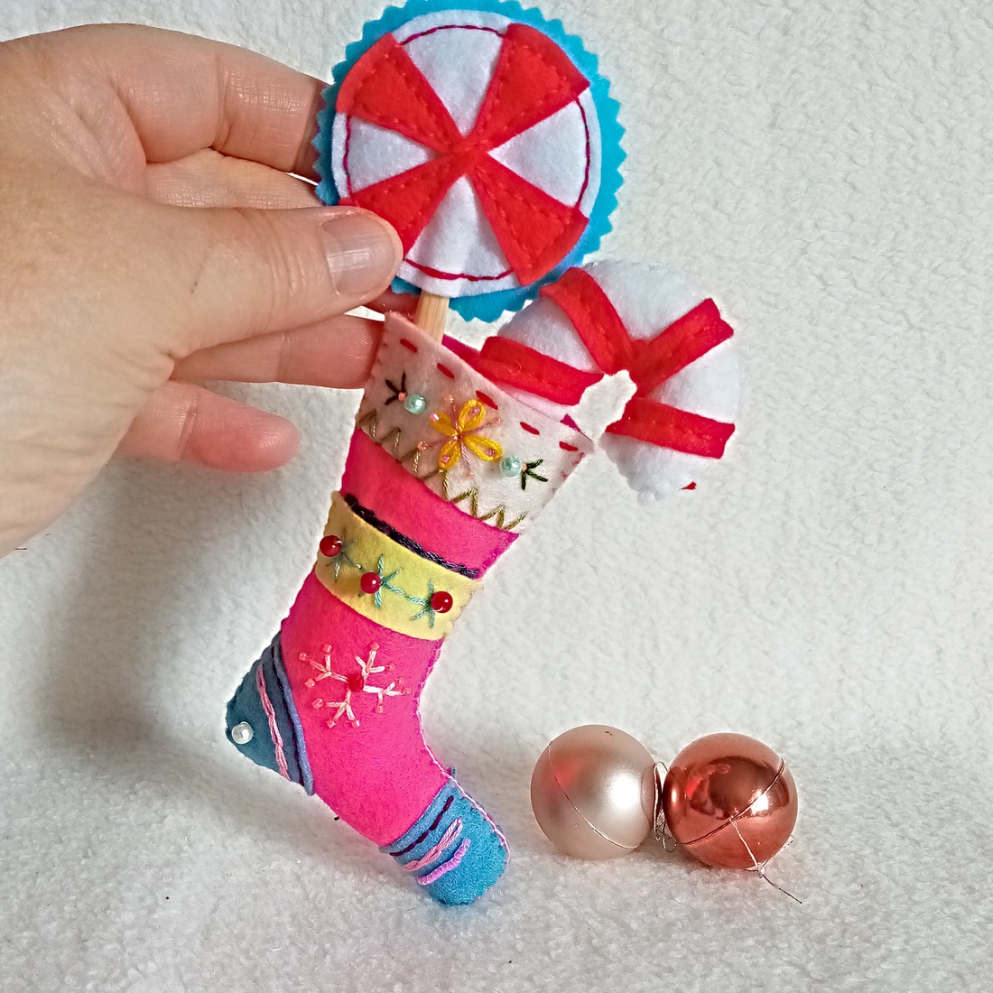 Set de ornamente pentru Craciun ,decoratii handmade pentru Bradul Familiei. - crăciun - decorațiuni de crăciun de casă - figurine pentru pomul de crăciun - Artynos.ro Set de ornamente pentru Craciun ,decoratii handmade pentru Bradul Familiei. - crăciun - decorațiuni de crăciun de casă - figurine pentru pomul de crăciun - Artynos.ro