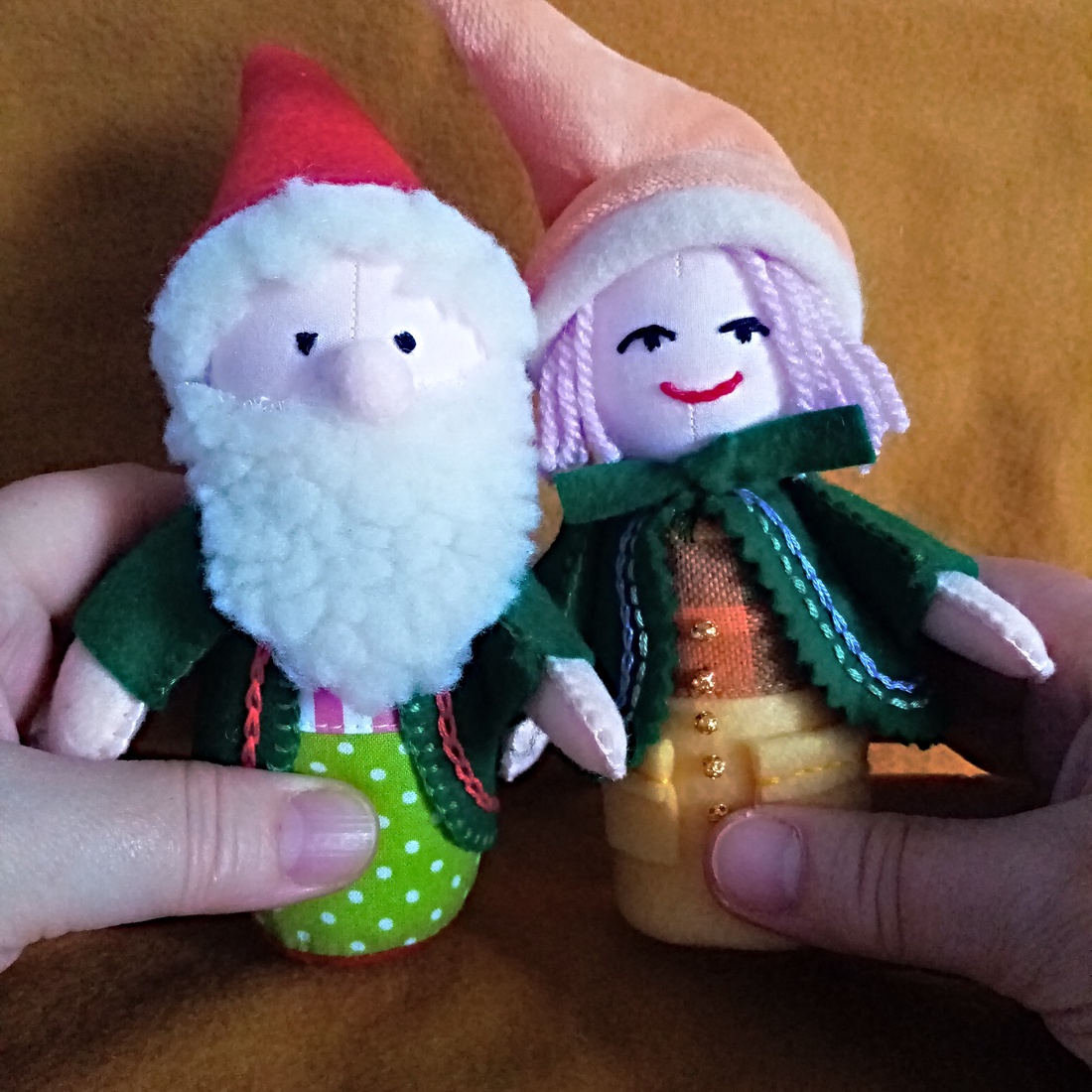 Familia de Pitici Magici ,Jucarii pentru Craciun , ornament pentru brad. - jucării și echipamente pentru copii - jocuri de gândire - curcubeu montessori, jocuri waldorf - Artynos.ro