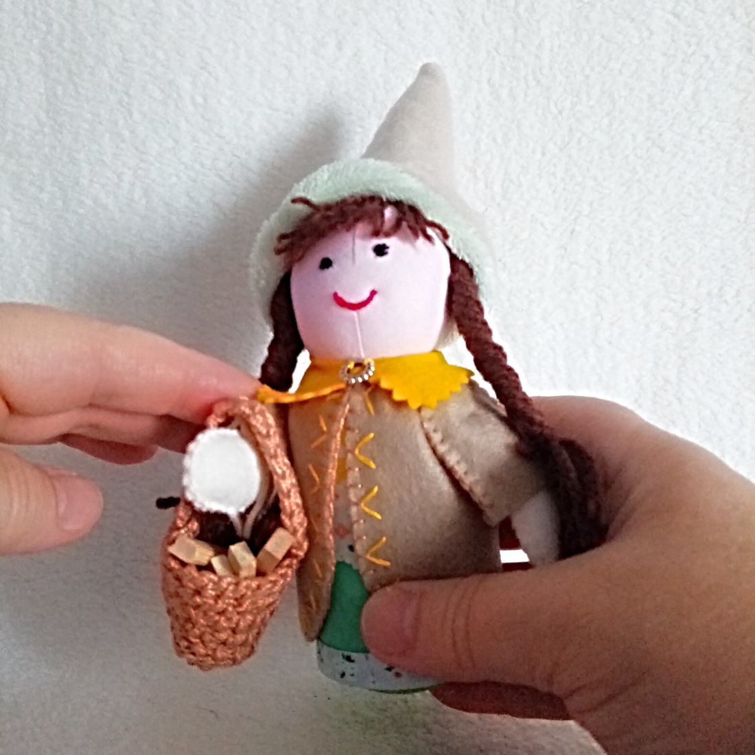 Familia de Pitici Magici ,Jucarii pentru Craciun , ornament pentru brad. - jucării și echipamente pentru copii - jocuri de gândire - curcubeu montessori, jocuri waldorf - Artynos.ro