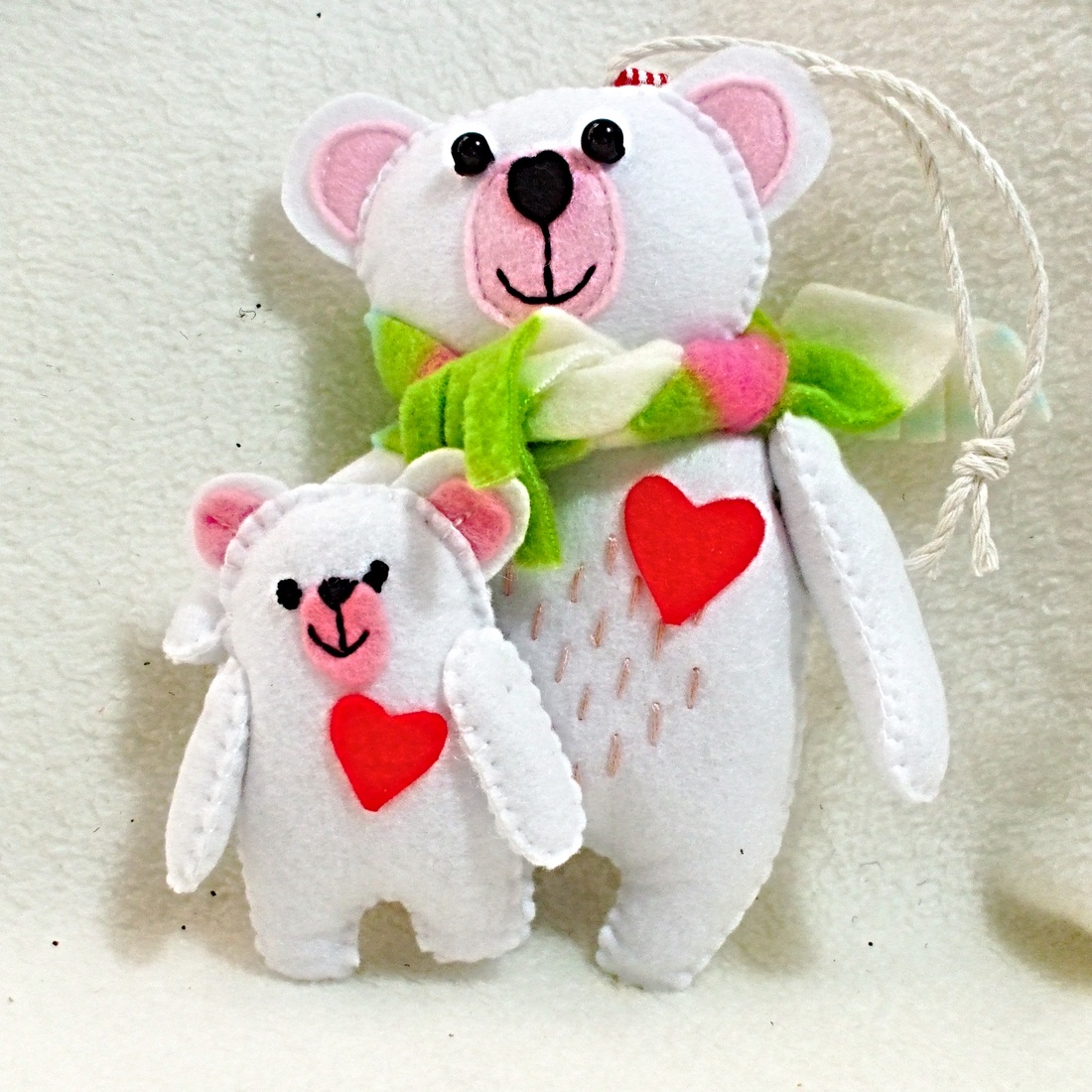 Familie de ursi iubitori ,ornament pentru Bradul de Craciun ,decor pentru iarna . - jucării și echipamente pentru copii - plușuri - ursuleț de pluș - Artynos.ro